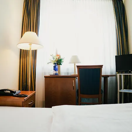 מלון Altstadt St. Georg 3*