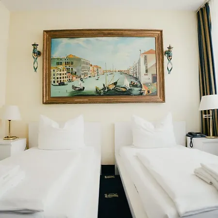 מלון Altstadt St. Georg 3*